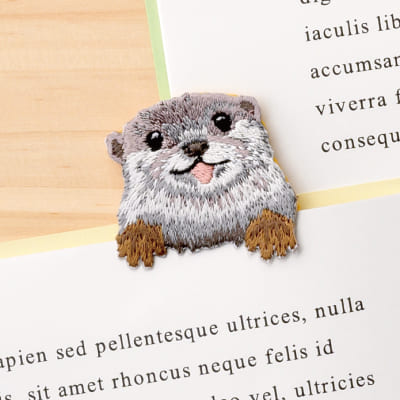 ANIMAL BOOKMARKER 刺繍しおり カワウソの画像02